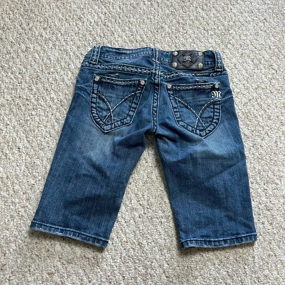 Miss Me Blue Bermuda Jean Shorts Womens 26 JW5306M Dark Wash 12" Inseam Slim - Picture 3 of 11